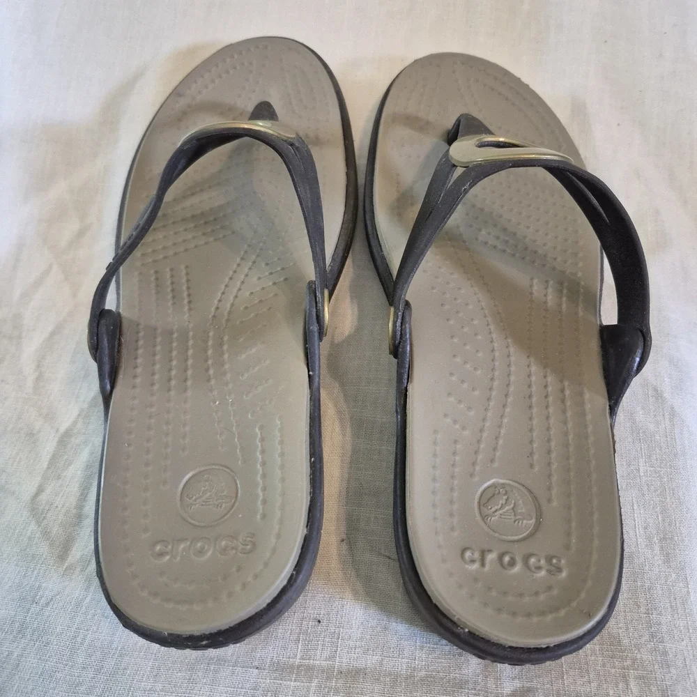 Crocs Sanrah Women Size 7 Wedge Sandals Thong Flip Flop Comfort Beach Resortwear